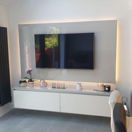 Dale Jones Kitchens: Media Units