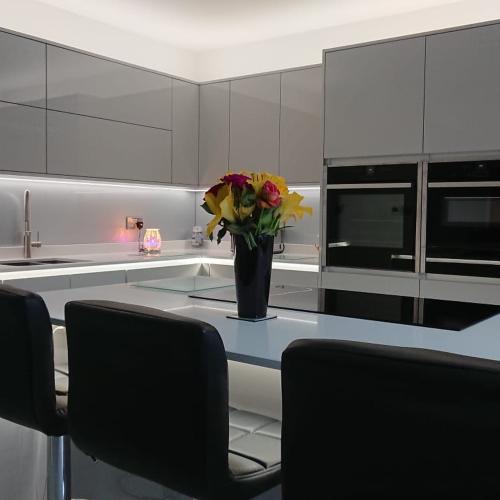 Dale Jones Kitchens: Kitchens